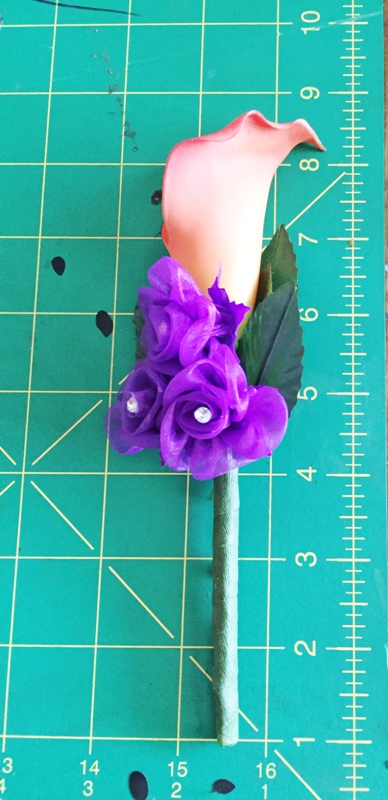 Easy DIY Boutonnieres for Your Wedding Party