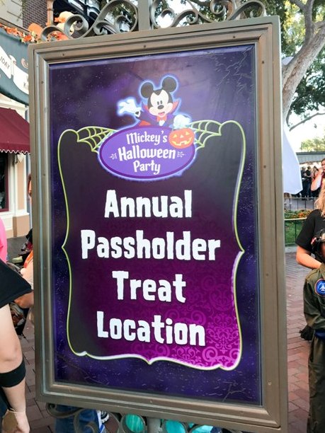 How to See and Do All the Things at Disneyland Mickey's Halloween Party