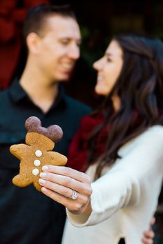 5 Magical Ideas for Christmas Disneyland Engagement Photos