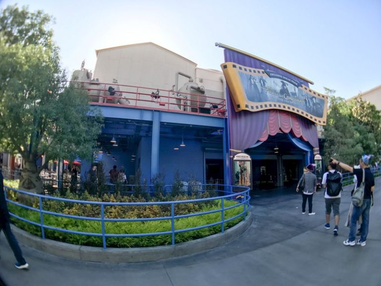 A Definitive Guide to Disneyland Wall Photo Spots - This Fairy Tale Life