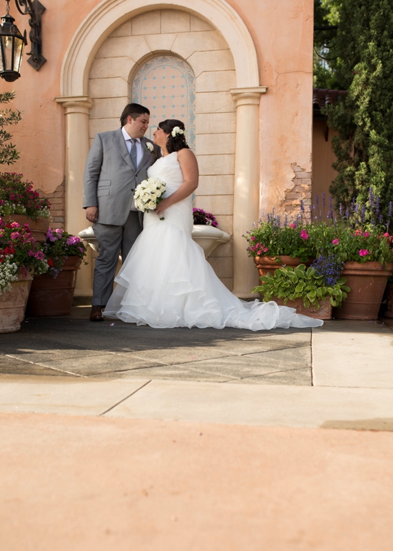 Modern Romantic EPCOT Italy Wedding // Nicole Ami Photography