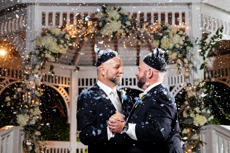 5 Ways to Make Your Christmas Disneyland Wedding Extra Magical