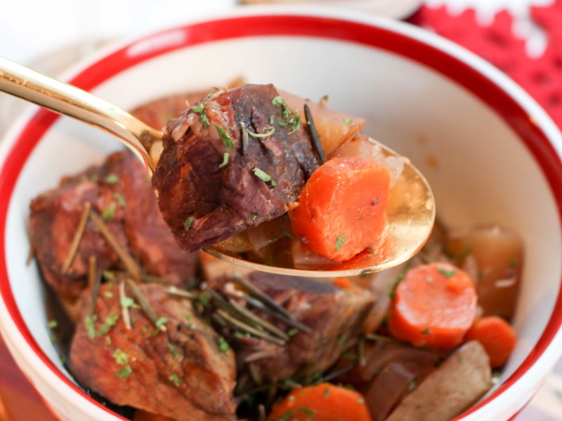 Slow Cooker Garlic Rosemary Roasted Lamb