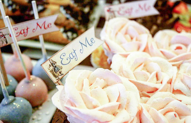 DIY Cookie and Tea Favors for an ALICE IN WONDERLAND Bridal Shower