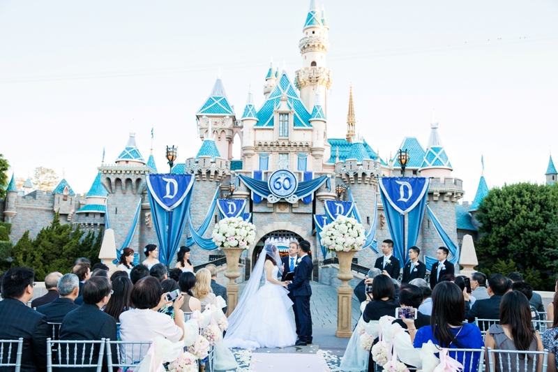 Christina And Kevin S Sleeping Beauty Castle Wedding At Disneyland