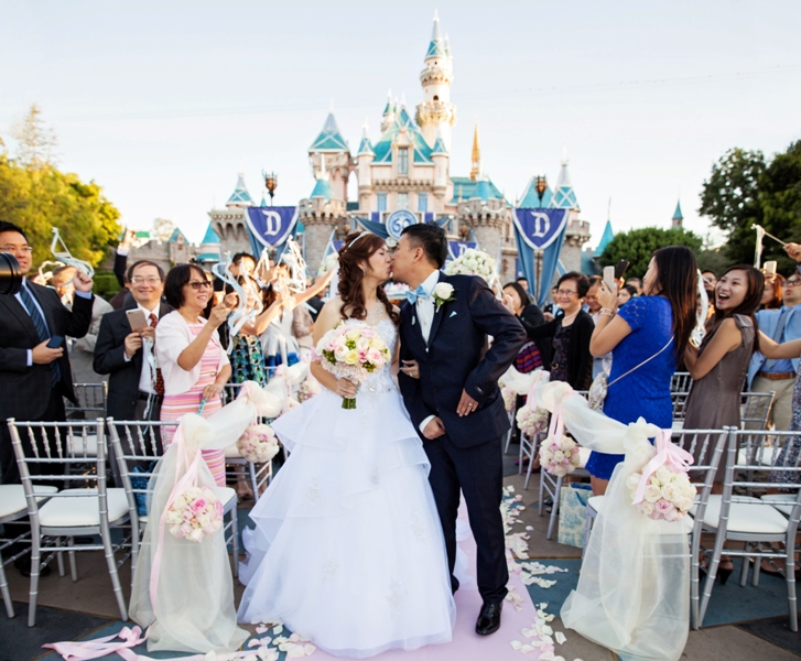 Christina And Kevin S Sleeping Beauty Castle Wedding At Disneyland