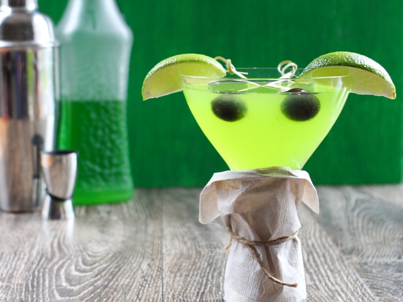 Baby Yoda Cocktail with green background