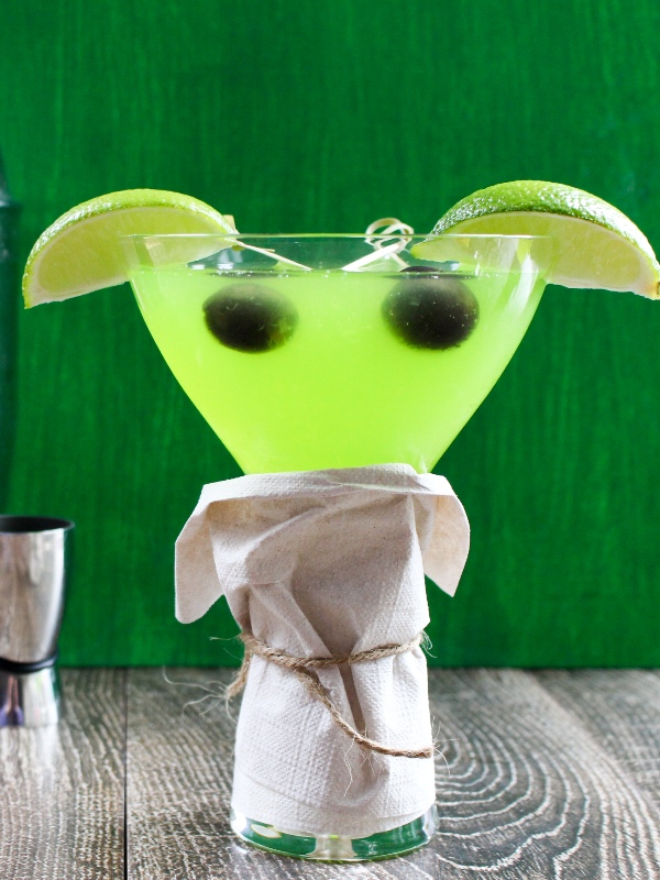 Baby Yoda Cocktail close up