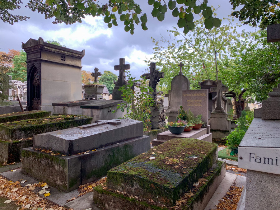 Tombstones at Cimetière du Père Lachaise