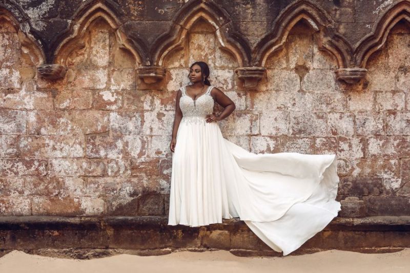 Bride wearing wedding gown inspired by Disney Princess Jasmine