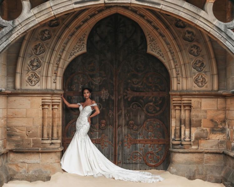 Bride wearing wedding gown inspired by Disney Princess Jasmine