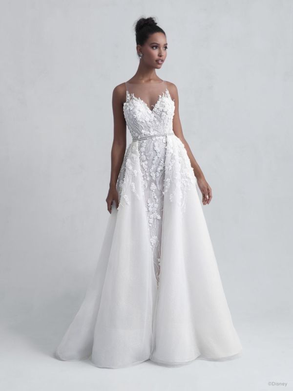 Bride wearing wedding gown inspired by Disney Princess Tiana