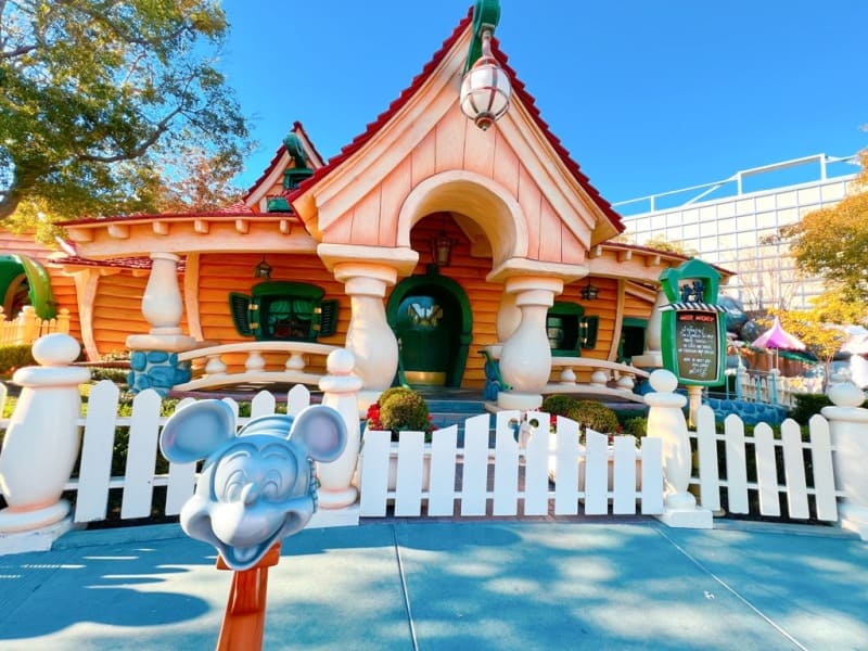 Exterior of Mickey Mouse's house in Toontown at Disneyland