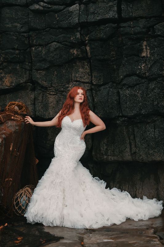 Woman wearing bridal gown with mermaid shape