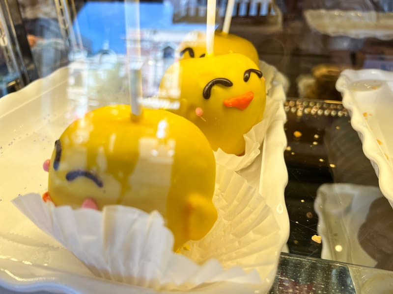 Candy apples decorated like yellow baby chicks