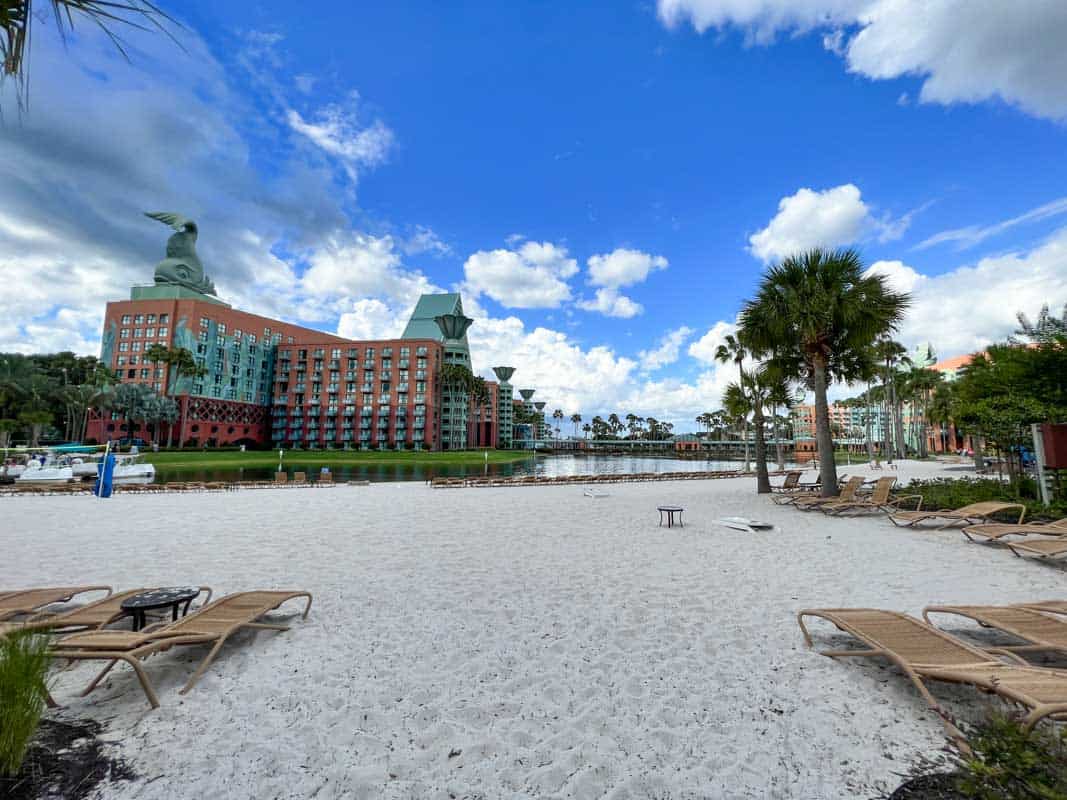 Beach area of Swan and Dolphin hotel