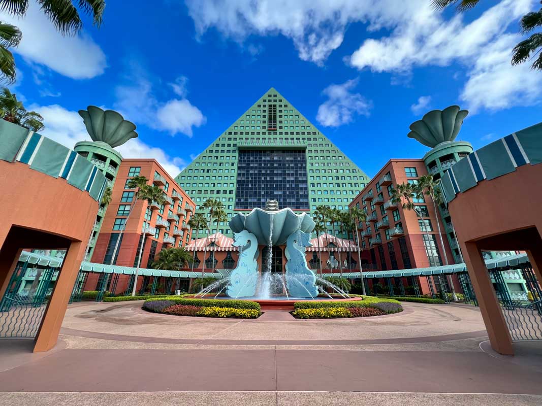 Exterior entrance to Dolphin building at Swan and Dolphin resort