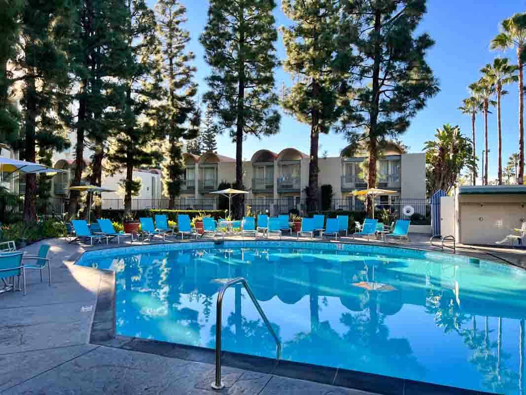 Garden Pool at Howard Johnson Anaheim Hotel