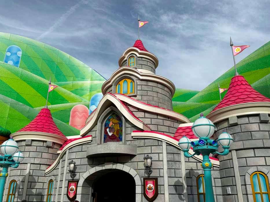 Princess peach castle at Super Nintendo World